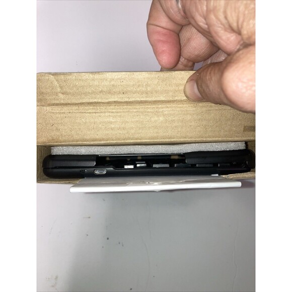 Brookstone Bluetooth Keyboard for iPad Mini and iPad Mini With Retina Display - Picture 3 of 3